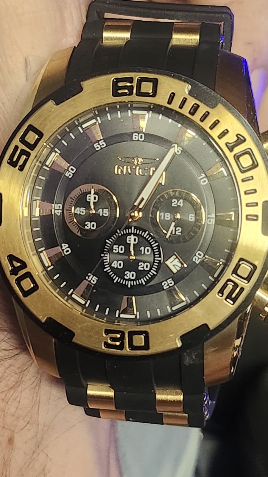 Invicta Pro Diver SCUBA Men’s Watch – 50mm, Gold, Black (22340)