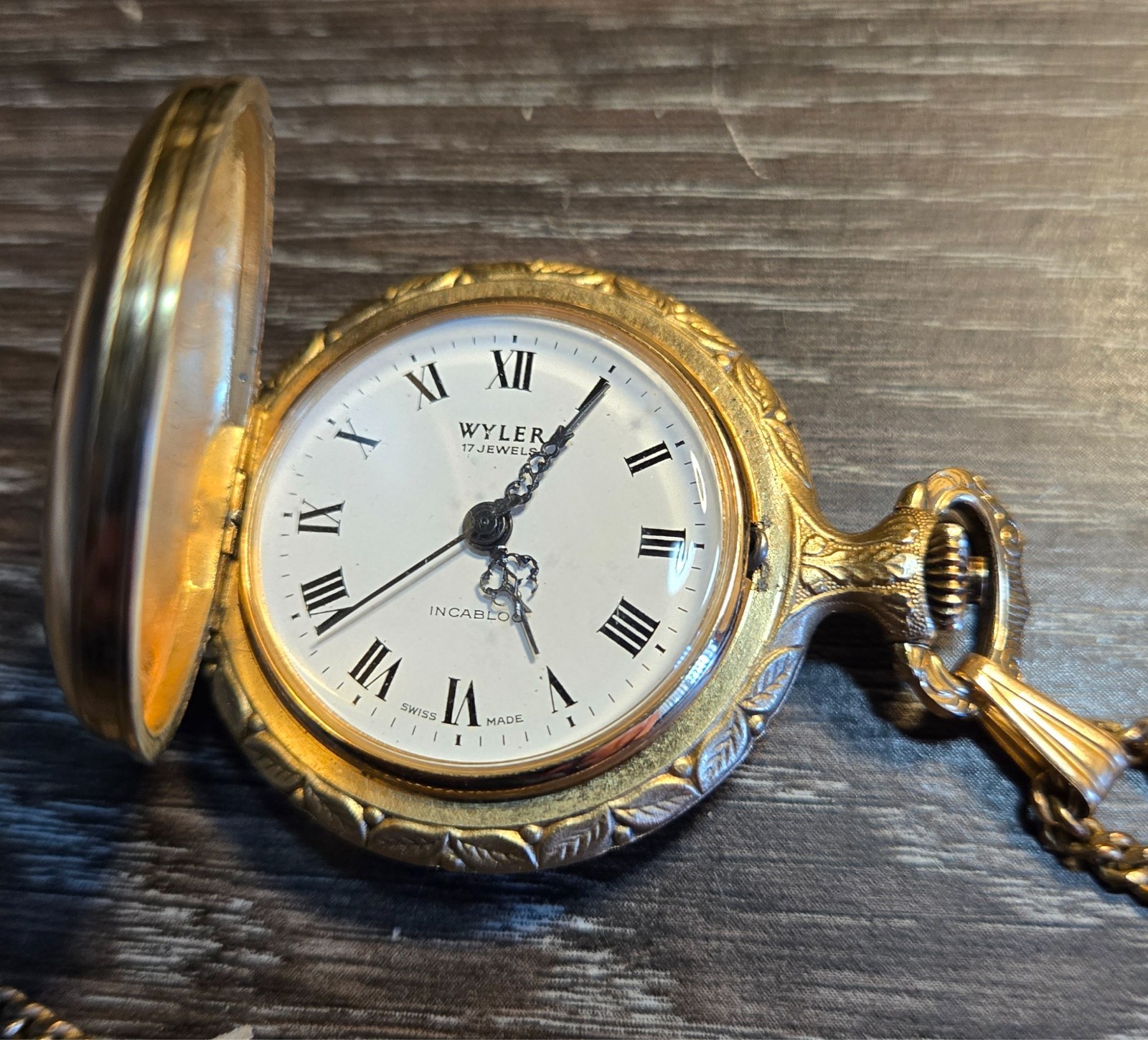 VINTAGE WHYLER INCABLOC SWISS MADE 17J NECKLACE WATCH BACK WONT STAY CLOSED