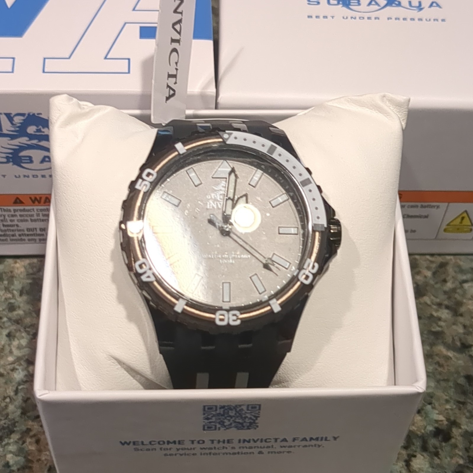 Invicta Subaqua Men’s Diver Quartz 100m Black Dial Black/White Bezel w/ Box