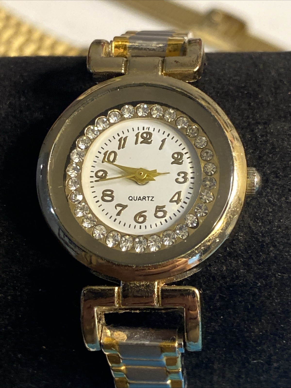 Unbranded Quartz Watch with Diamond Like Bezel Flex Band New Battery