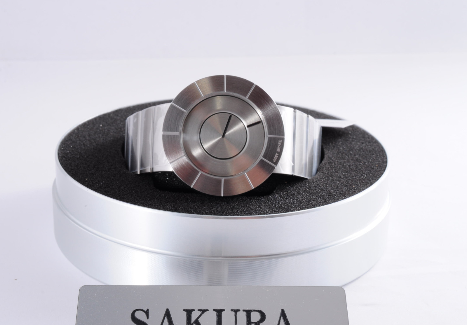 NY0N001 Issey Miyake To Tio Yoshioka Tokujin Designed IM-SILAN001 CITIZEN WATCH