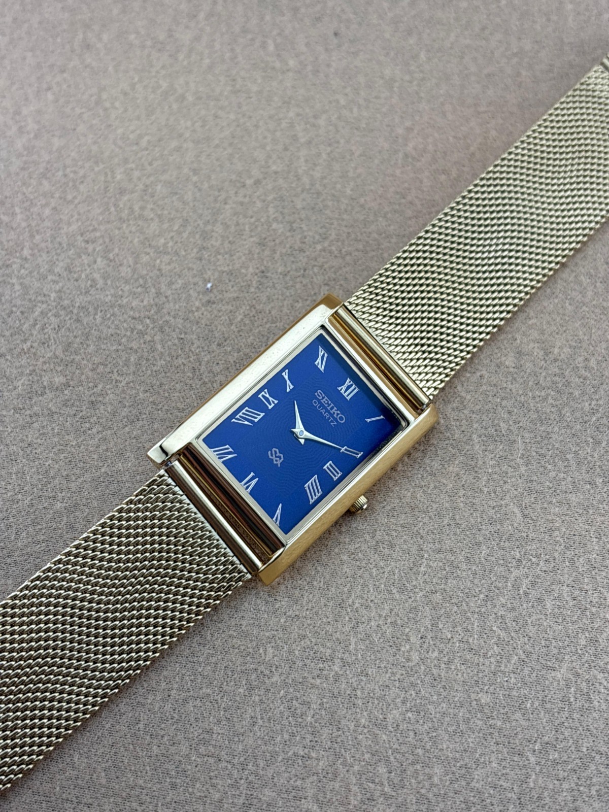 RARE GOLD BLUE Vintage Seiko Slim Quartz Men’s Wrist Watch