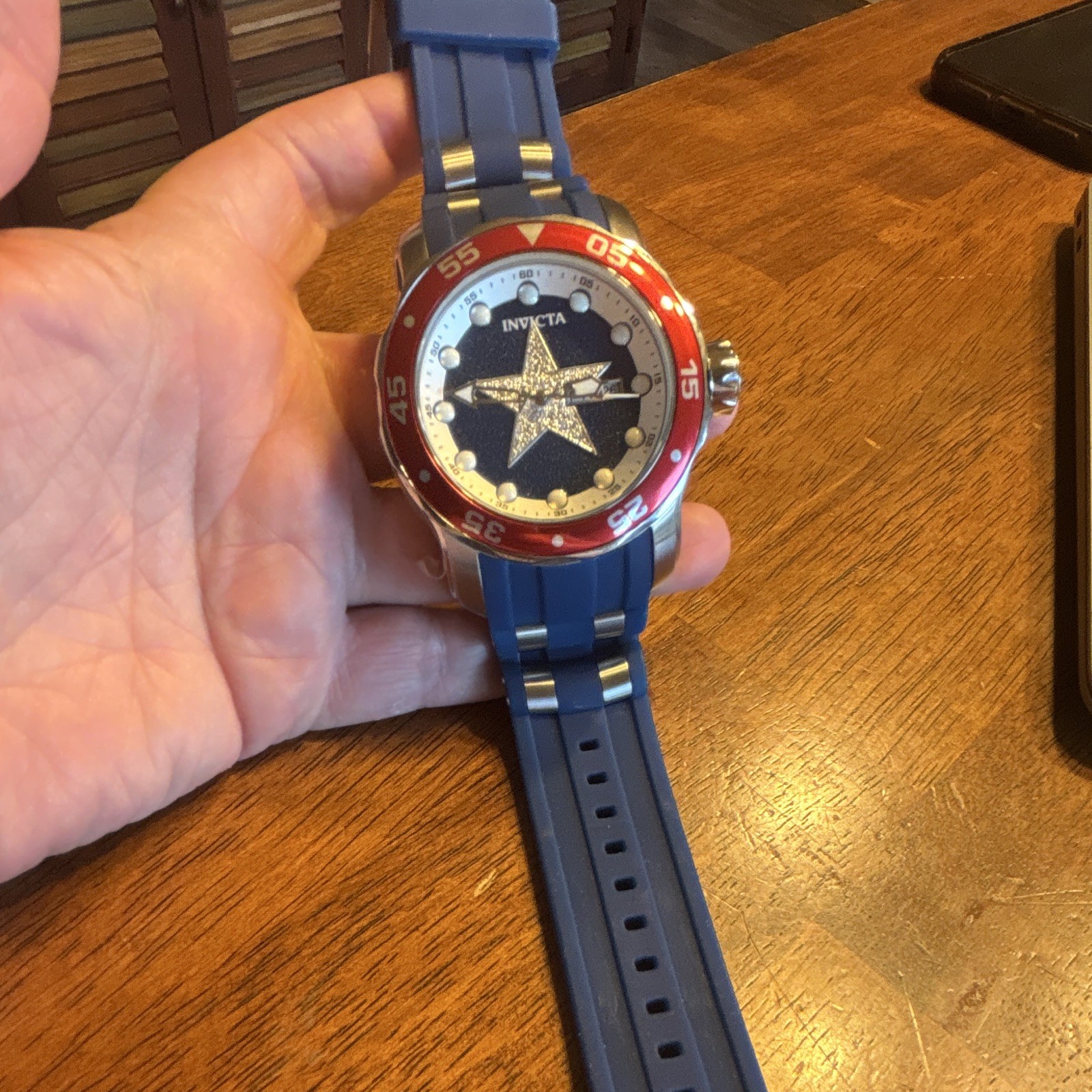Invicta Men’s Marvel Captain America Pro Diver Watch 25703 Ltd Ed 0229/3000