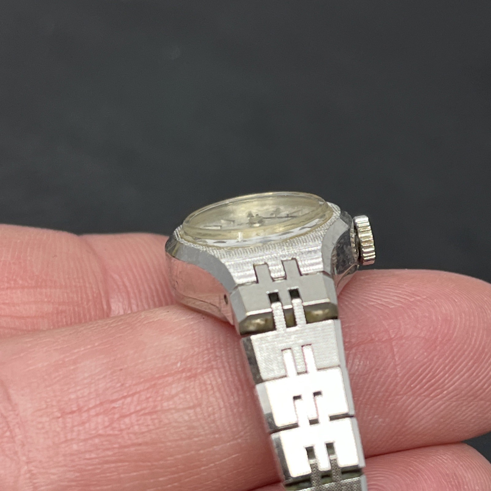 Vintage Seiko Womens Watch 17mm White Dial Silver Tone 11-0639 Manual Wind