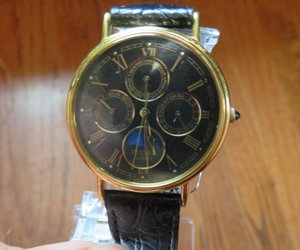 Pulsar Quartz Triple Calendar Sun Moon V33F-8A10 Mens Watch New Batt Near Mint