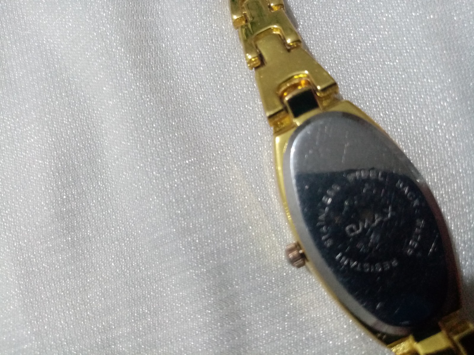 Vintage OMAX Ladies Gold Tone Quartz Watch Oval Face Working Stainless Back