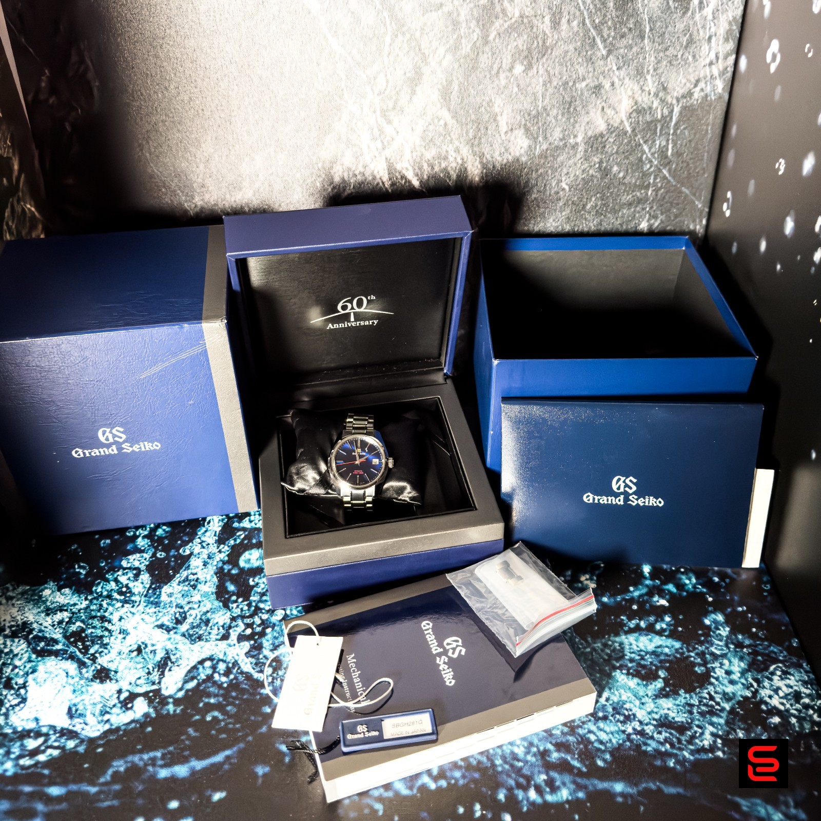 Grand Seiko SBGH281 ” Superman” 60th anniversay edition, Box and papers