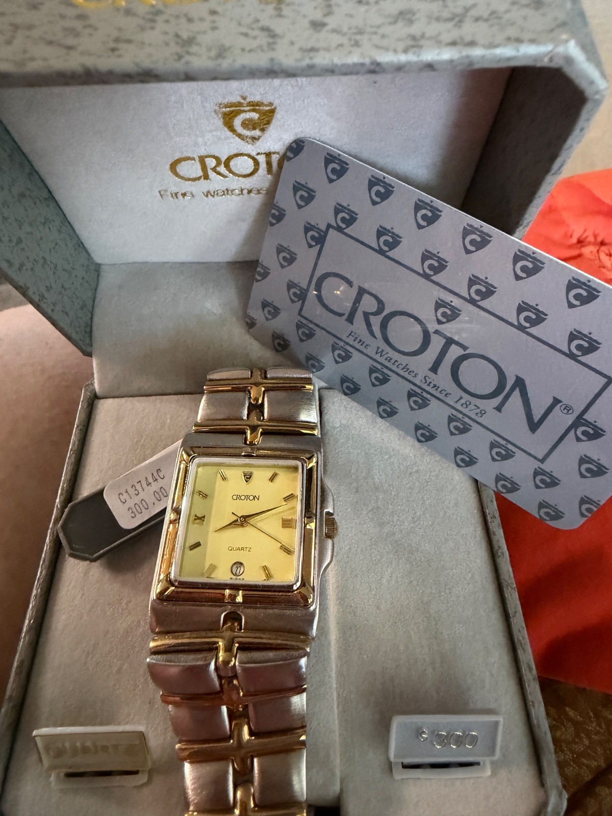 VINTAGE NEW WOMENS CROTON WATCH QUARTZ DESIGNER
