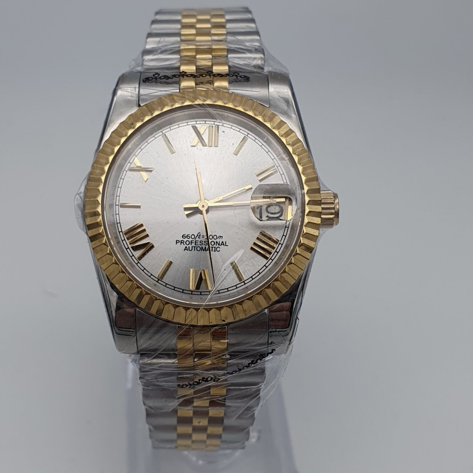 Custom Built Automatic Date Watch NH35 Two Tone Fluted Bezel