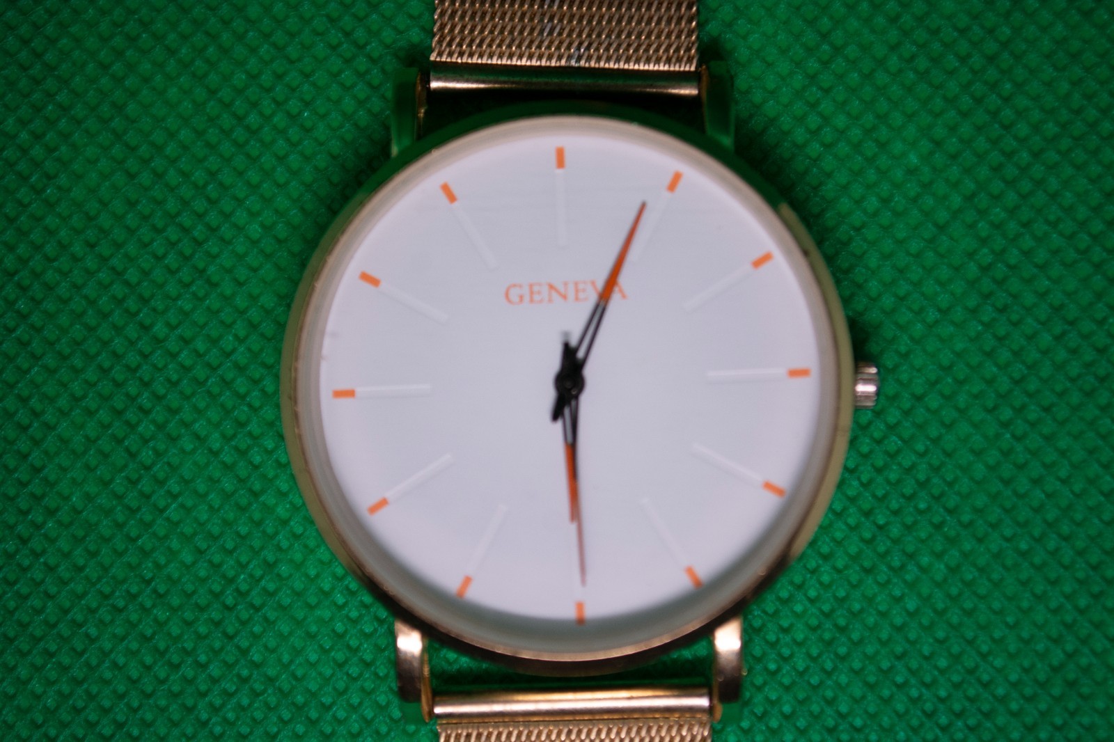 Gold Geneva Quartz Watch – Round Case – Gold Metal Band – Working