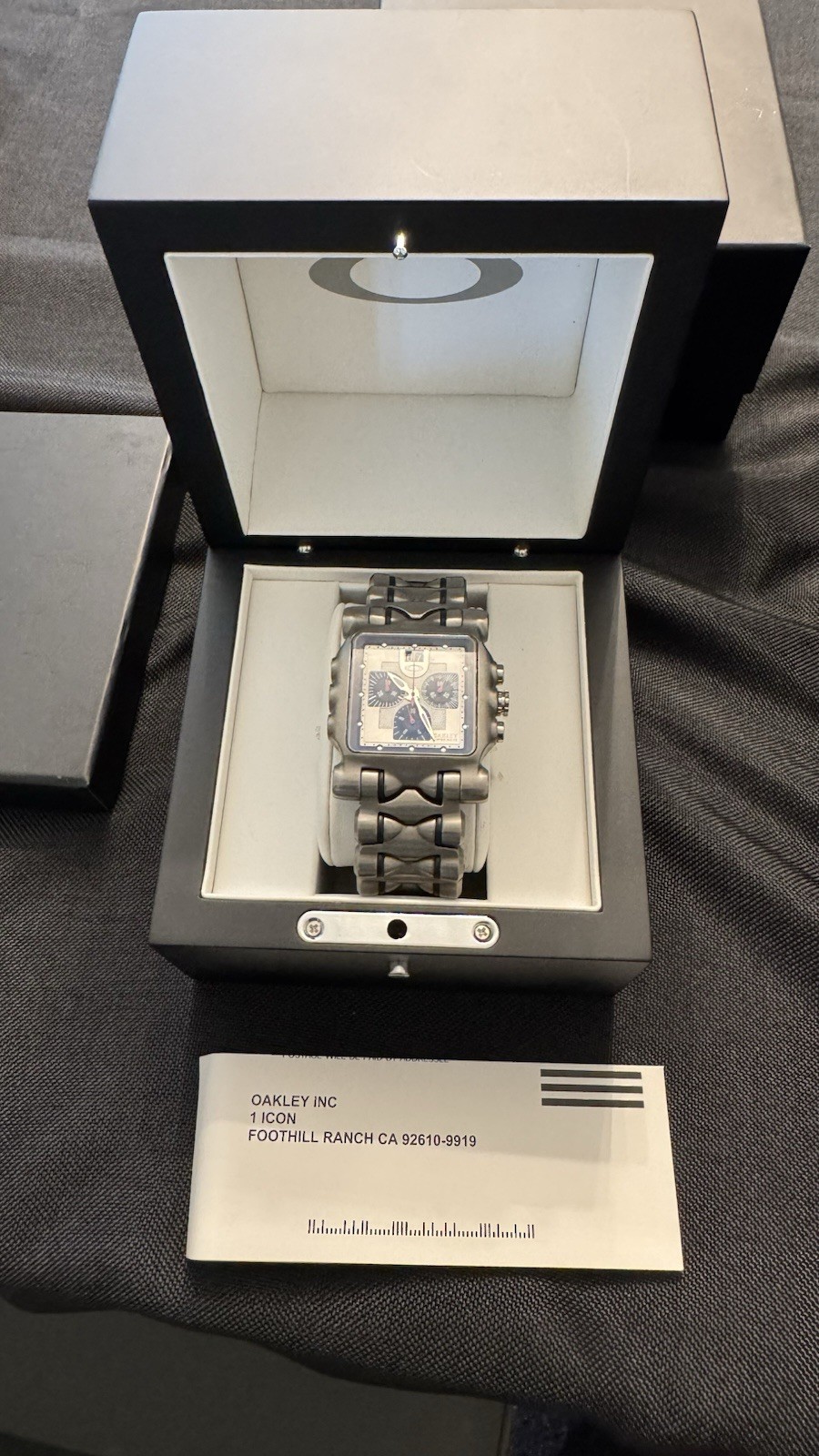 OAKLEY MINUTE MACHINE TIME TANK TITANIUM GRAY/BLACK DIAL – Full Kit!