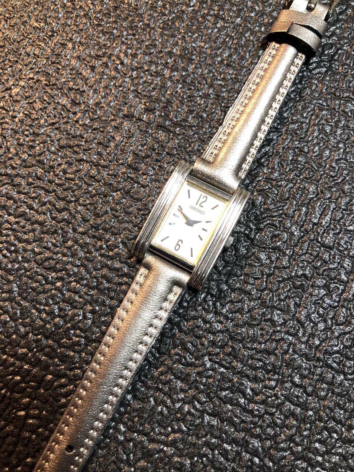 Vintage Seiko Women’s Rectangle Tank Silver Tone V400 Watch New Band/Battery