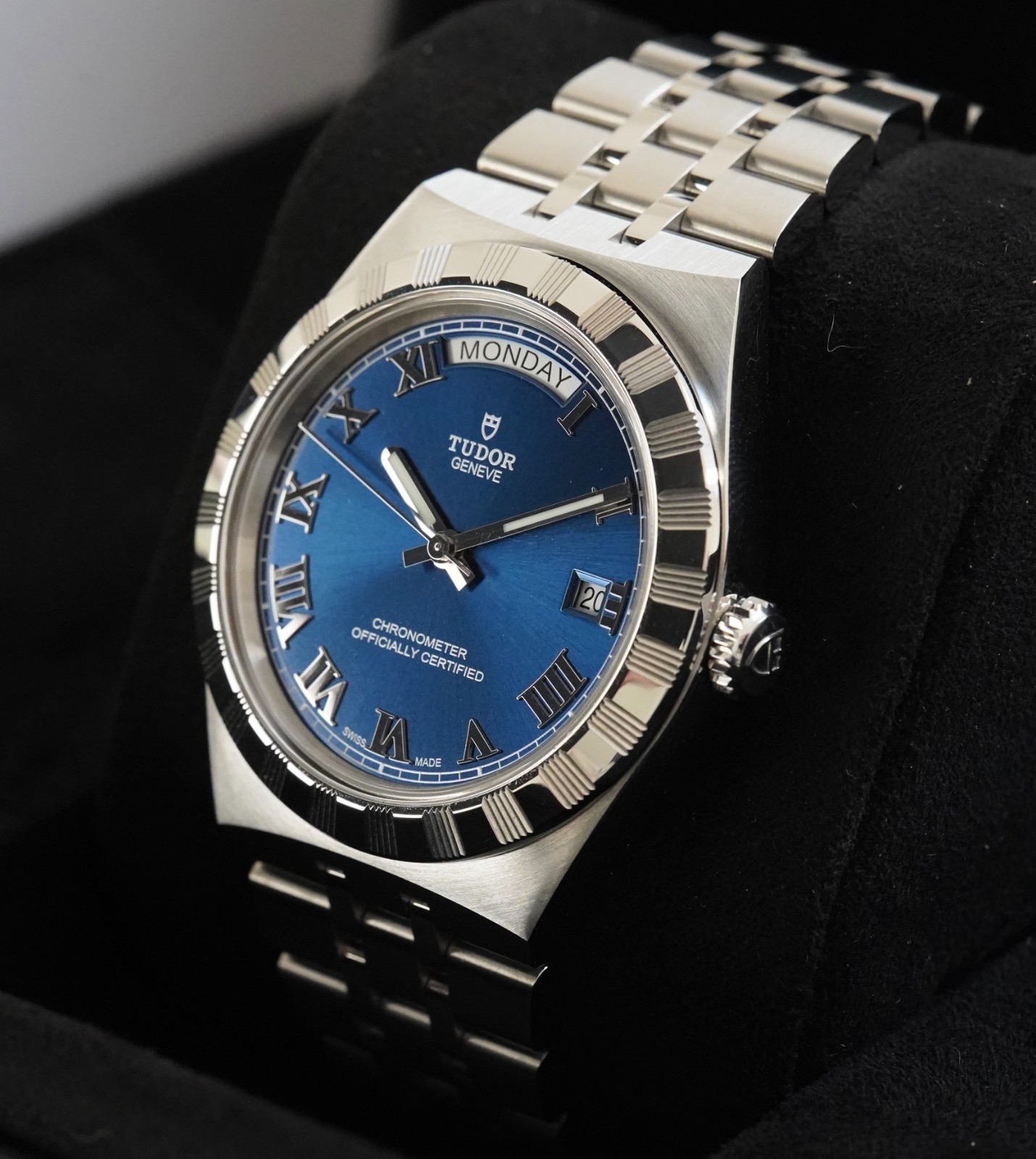 2026 Tudor Royal 40mm Blue Roman Numeral Dial Day-Date M2840D1A0-0002 Full Set