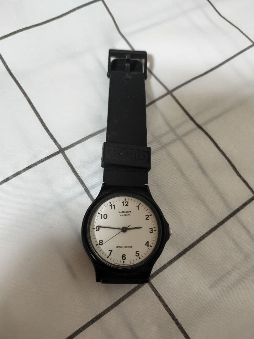 Excellent condition, fully functional CASIO MQ-24 analog black wristwatch.