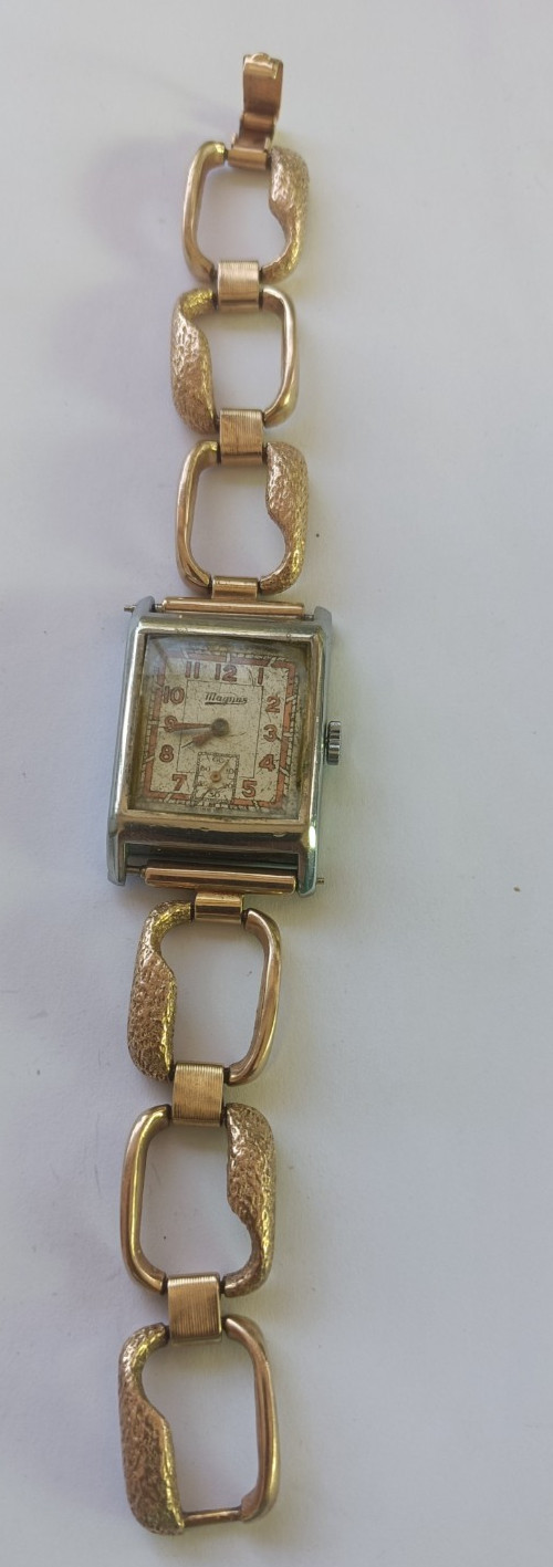 Antique old women wristwatch Magnus swiss made golden metal bracelet