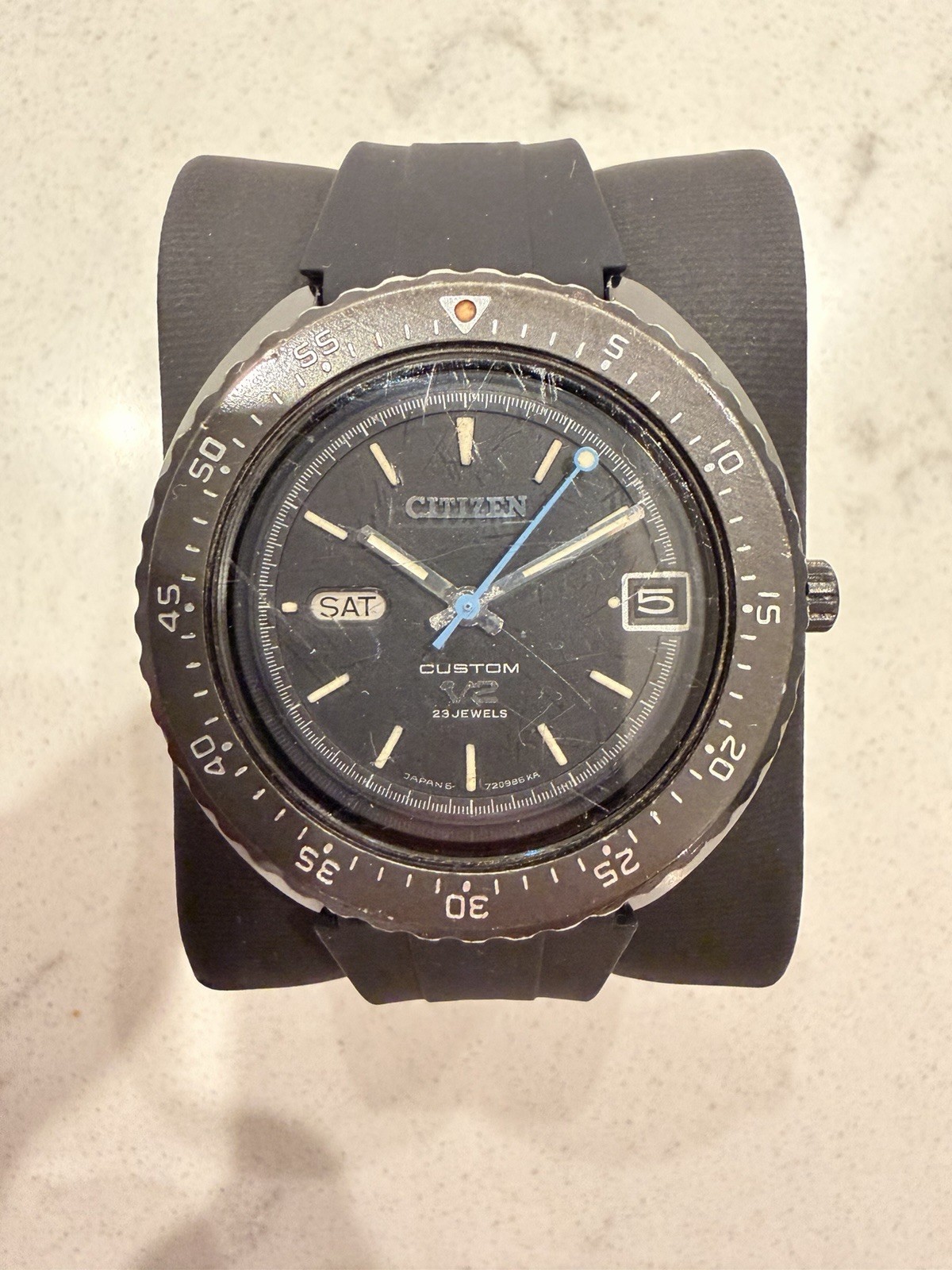 Citizen Custom V2 Blackie 4-720986 Auto 23J Rare White Day/Black Date – Running