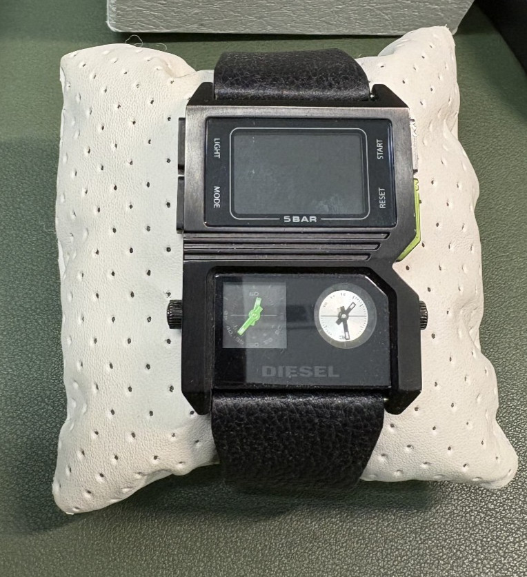 White Diesel DZ 7173 Digital and Analog Green and Black Watch With Box & Pillow