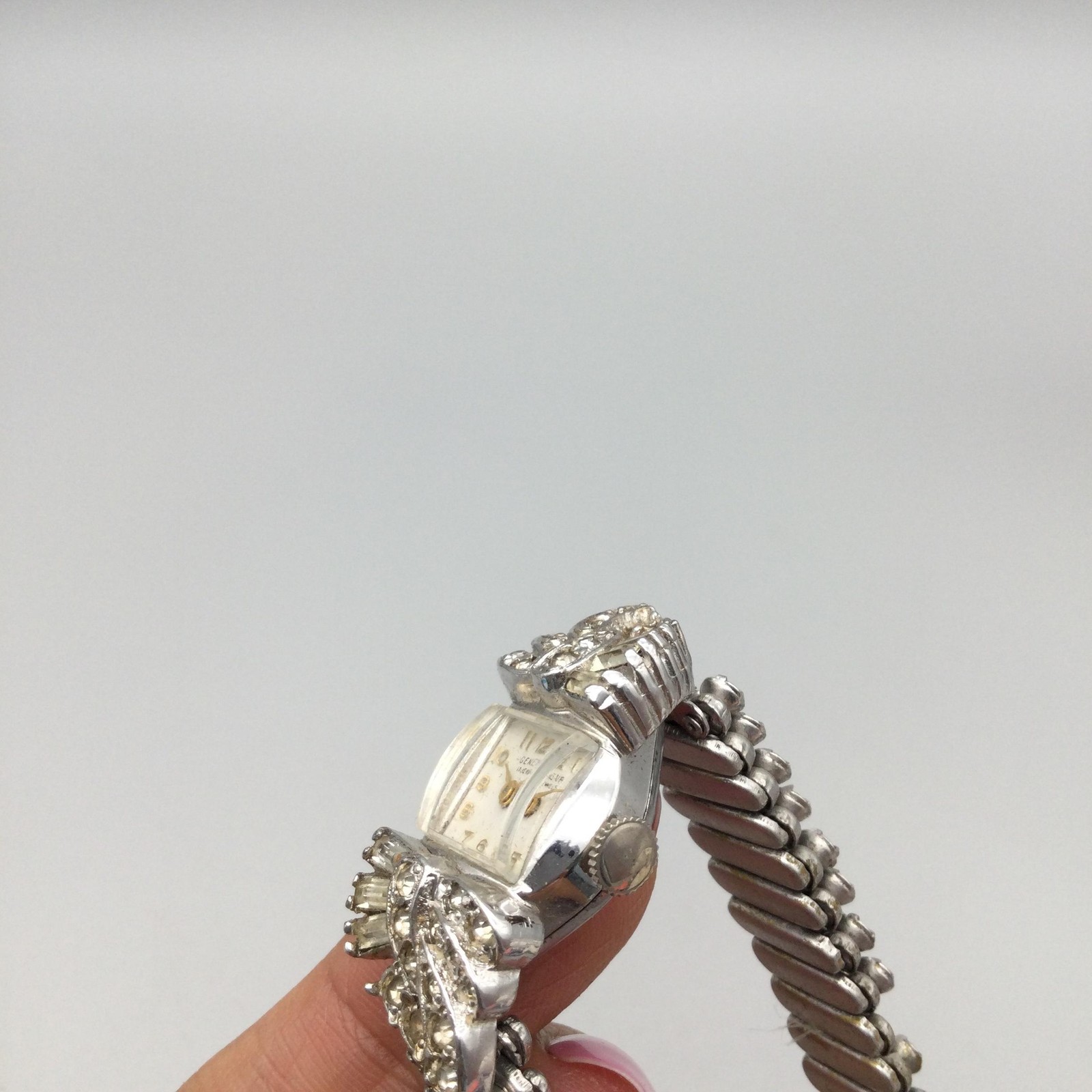 Vintage Geneva Womens Watch 16mm Silver Dial Rhinestone Stretch Band Manual Wind