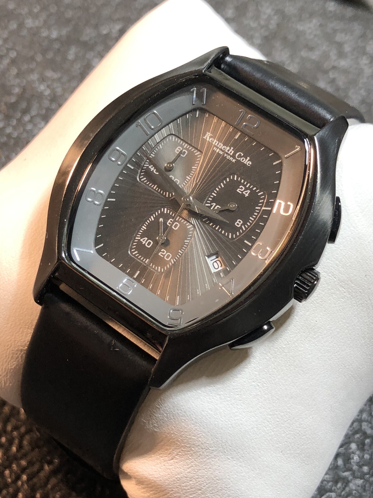 Kenneth Cole New York Men’s Chronograph Watch Barrel/Tonneau Shape New Battery