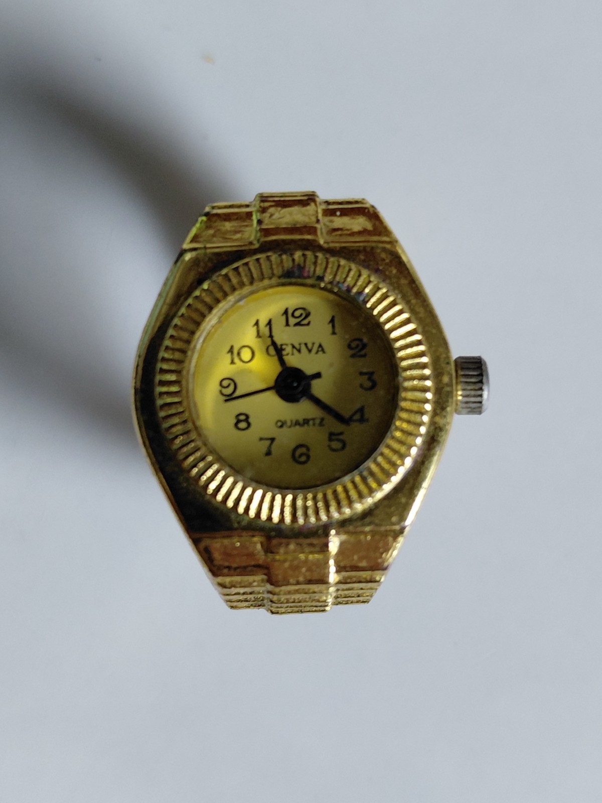 Geneva Quartz Women’s Vintage Analog Quartz Watch Gold Dial Metal Stretch Band