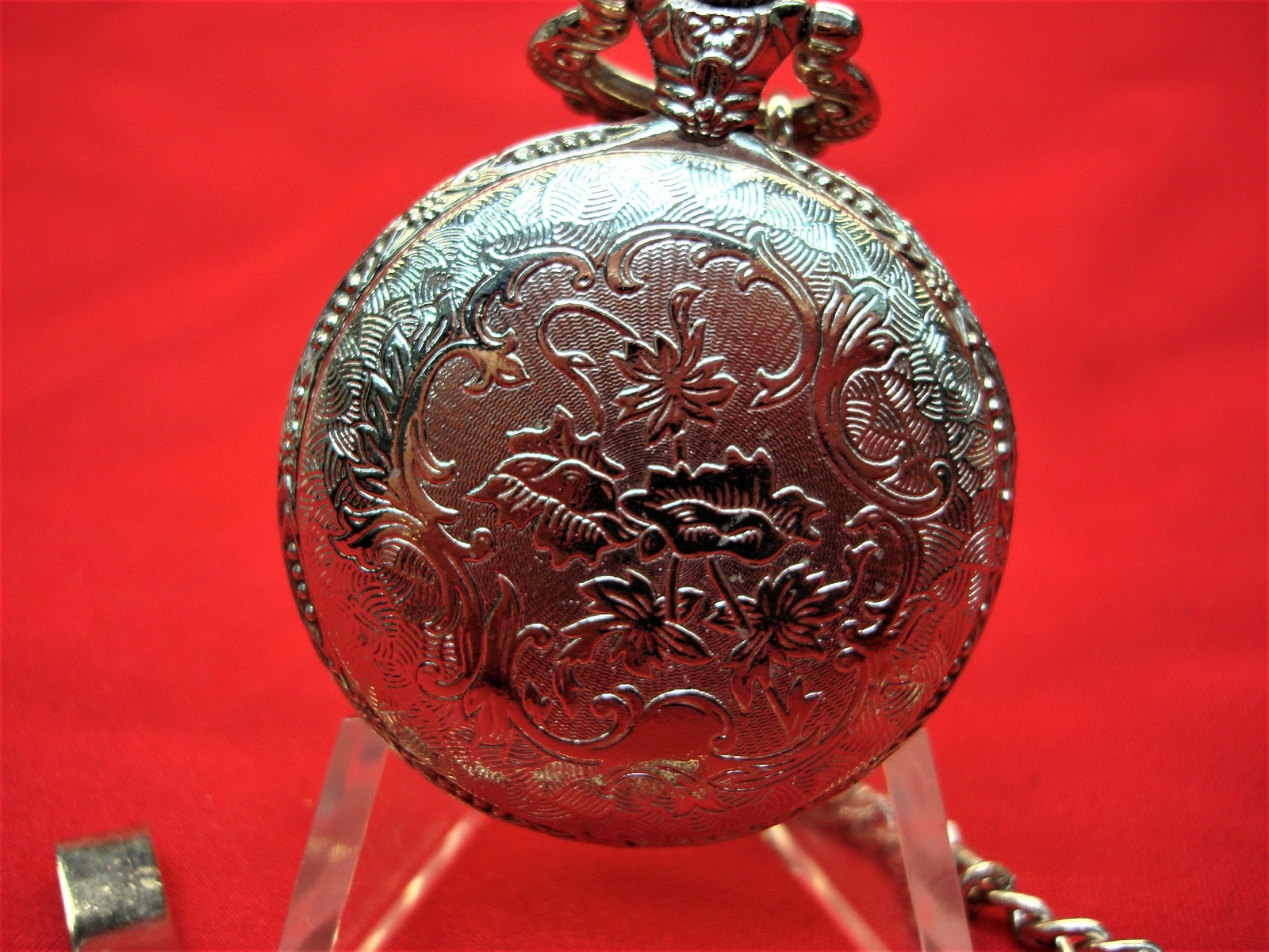 QUARTZ POCKETWATCH – CLOSED FACE -WITH HUNTER AND DOGS ON FRONT COVER -EXCELLENT