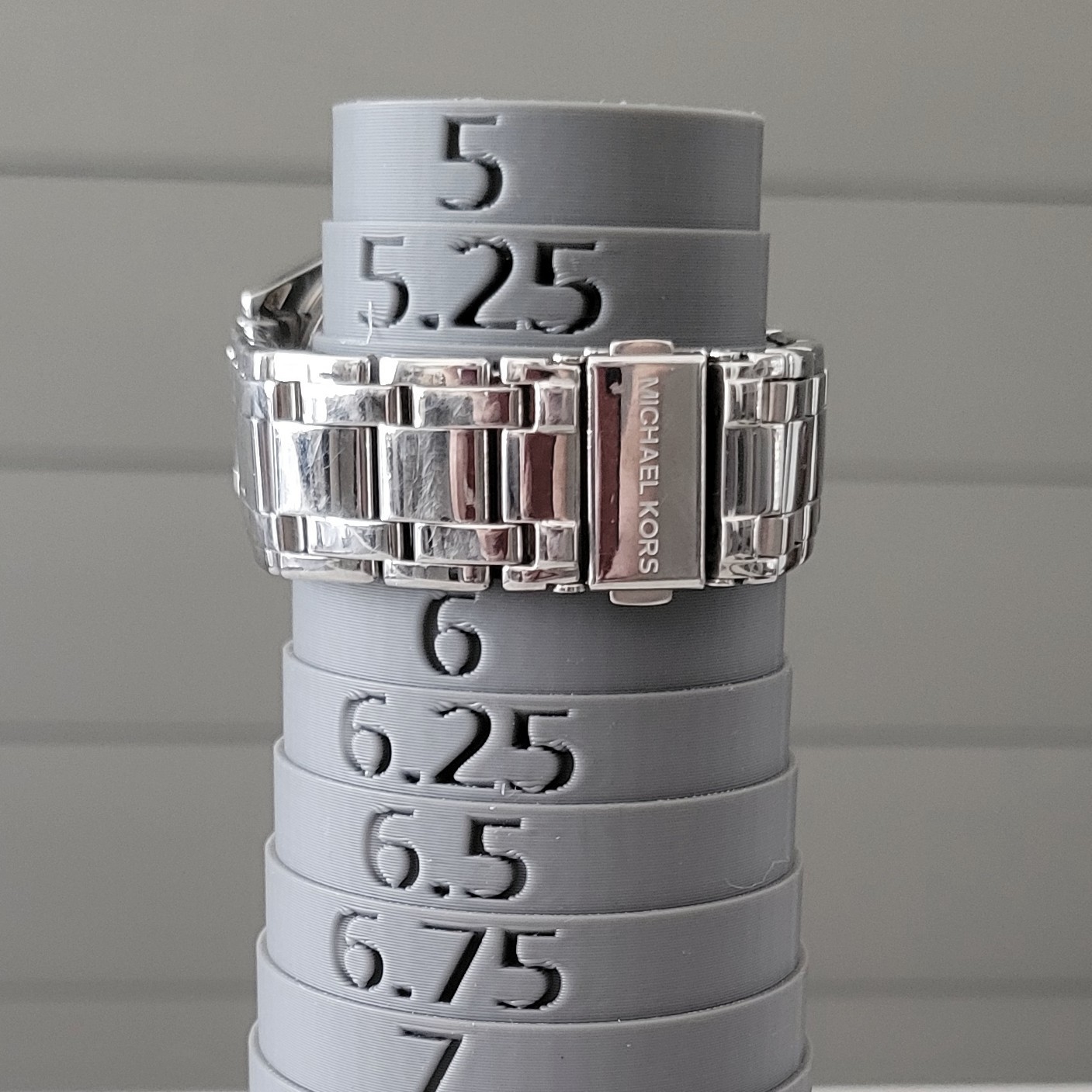 Michael Kors Womens Watch Large Silver Tone Round White Face w/ Date MK-5325 EUC