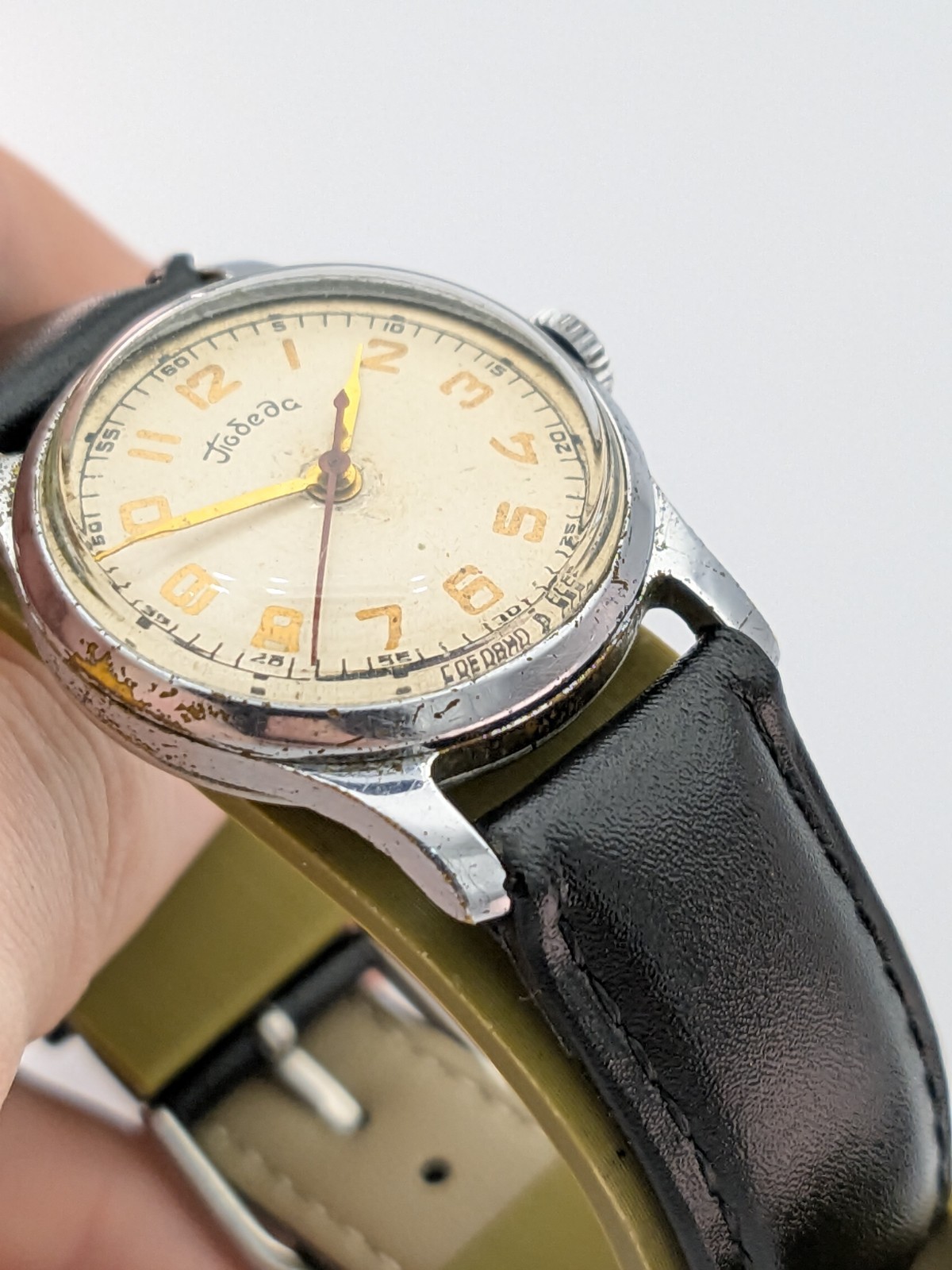 Pobeda Central Second 2609 Soviet USSR Mechanical Men Military Vintage Watch