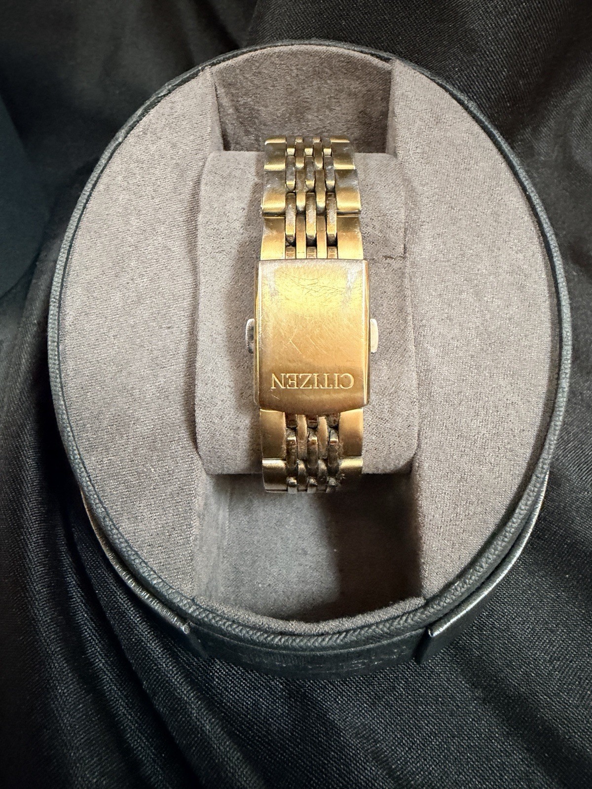 2013 Citizen Quartz Men’s Watch Gold Tone WR50 Black Dial- Day/date New Battery