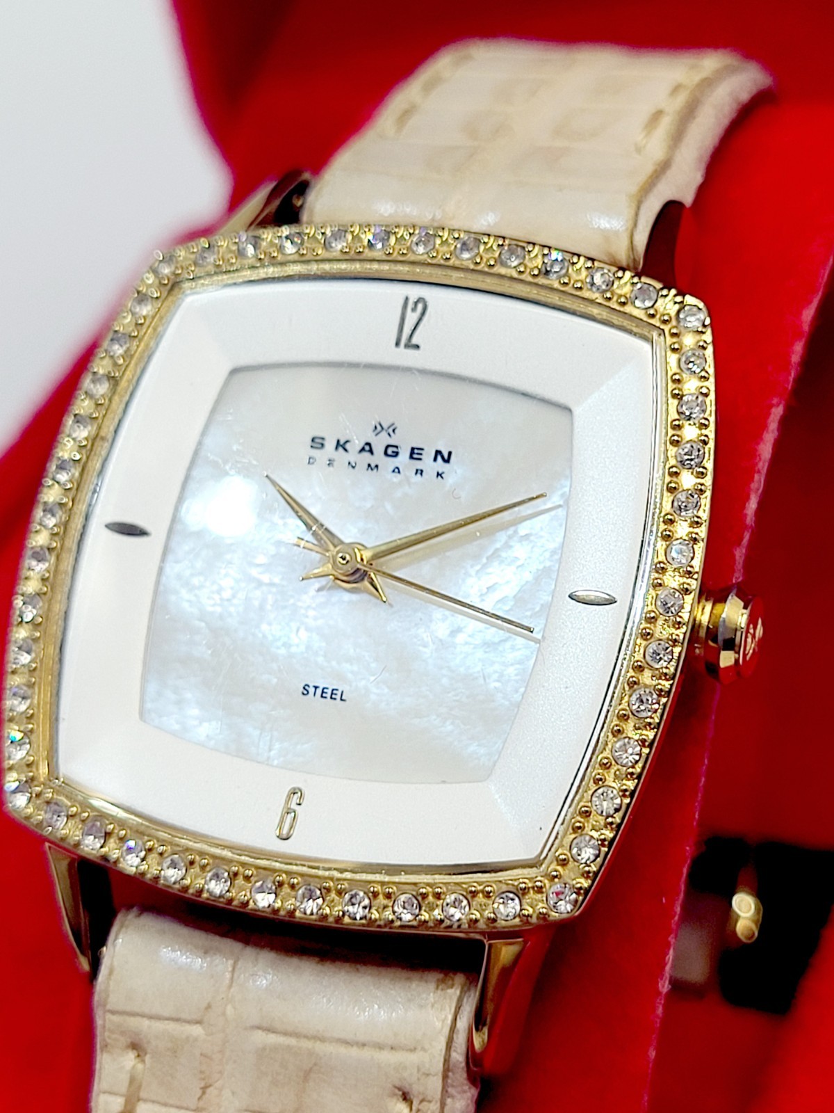 28mm Skagen MK348SGLT8B Mother of Pearl Dial Beige Leather Strap Women’s Watch