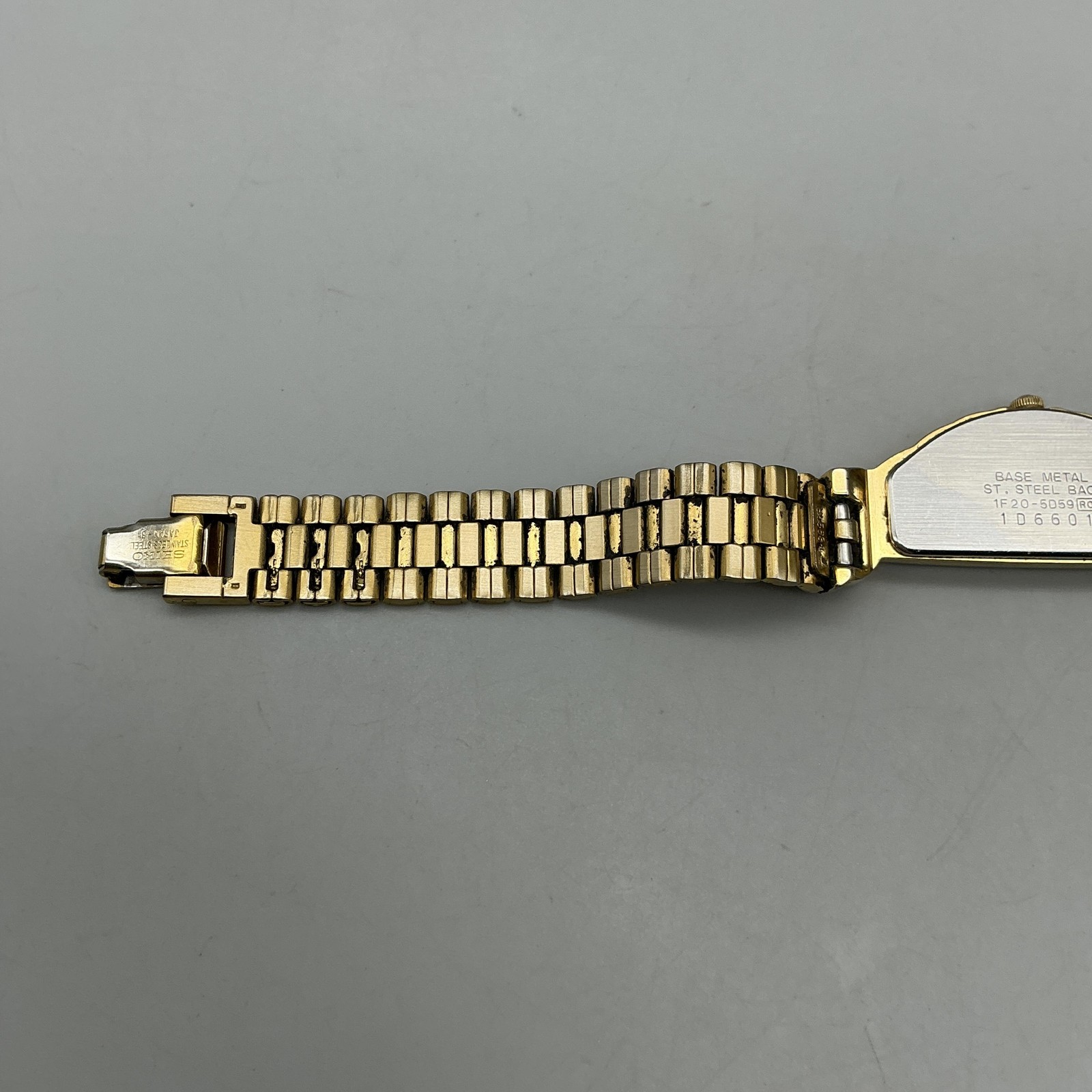 Seiko Half Moon 1F20-5D59 Women Watch 14mm Gold Tone Dial CRACKED CRYSTAL 6.25″