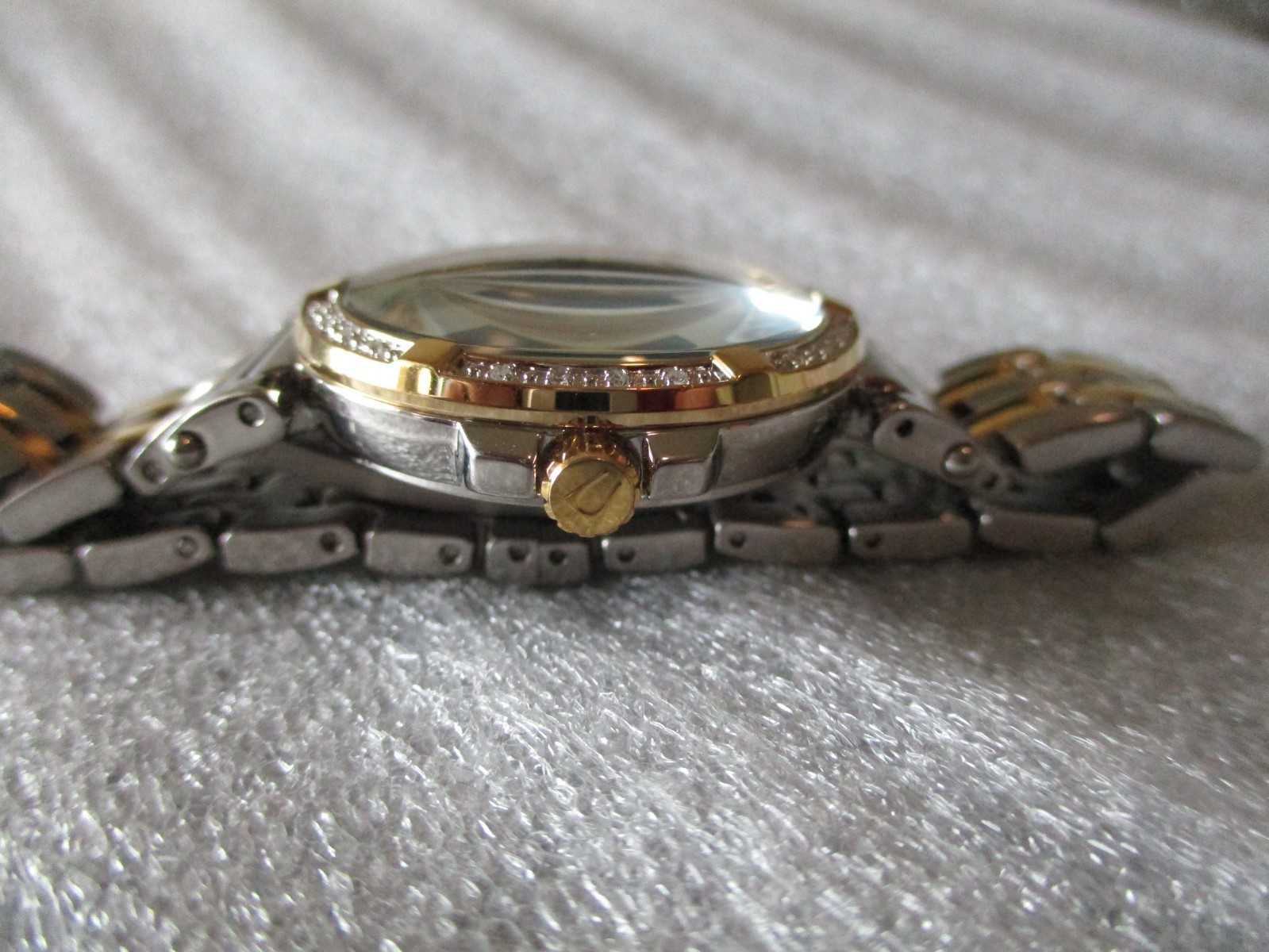 BULOVA LADIES DIAMOND BEZEL & MOP DIAL WATCH 2 TONE STAINLESS C637585 – NEW BATT