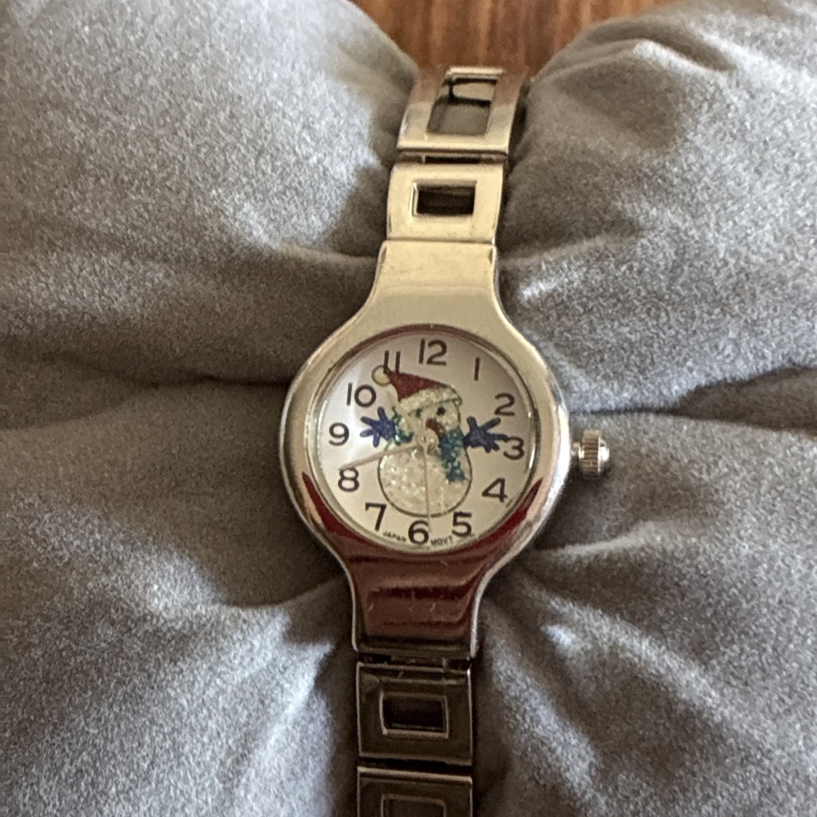 CHRISTMAS HOLIDAY WRIST WATCH SILVER WITH SNOWMAN NEW BATTERY