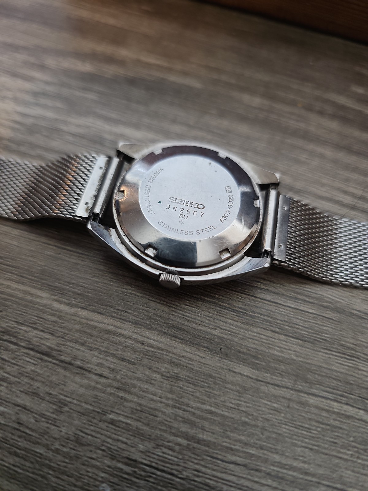 Vintage SEIKO Automatic Dark Gray Or Black DIAL DAY DATE WATCH RUN . Needs Batt