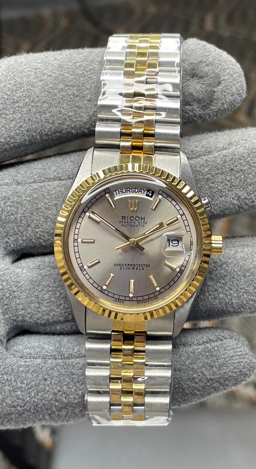 Ricoh President Dynamic Wide Automatic Two Tone 21 jewels Wrist watch japan