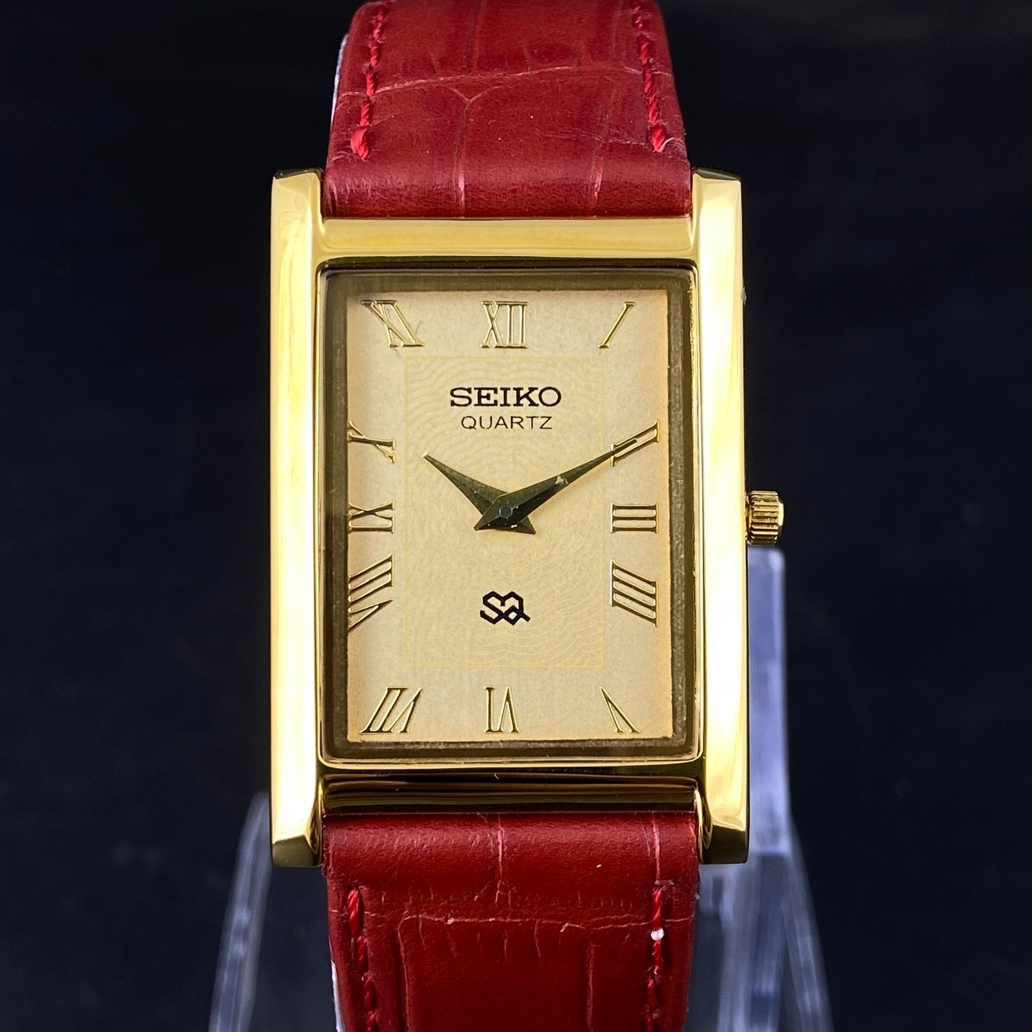 Vintage Seiko Slim Quartz Gold Face Rectangle Japanese 26MM Case Mens Watch S08
