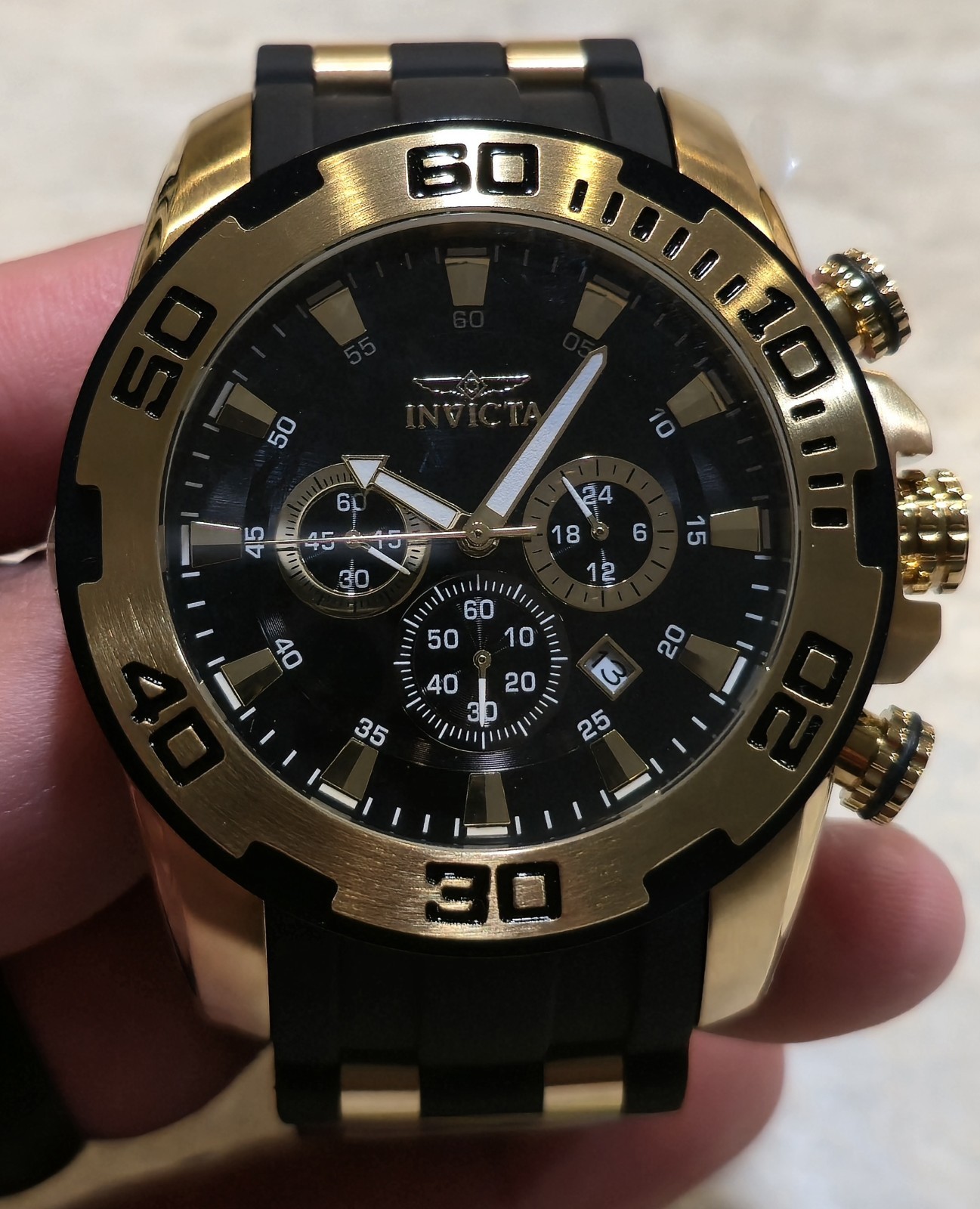 INVICTA Pro Diver SCUBA Gold Tone Case Black Dial Men’s Watch – UNTESTED