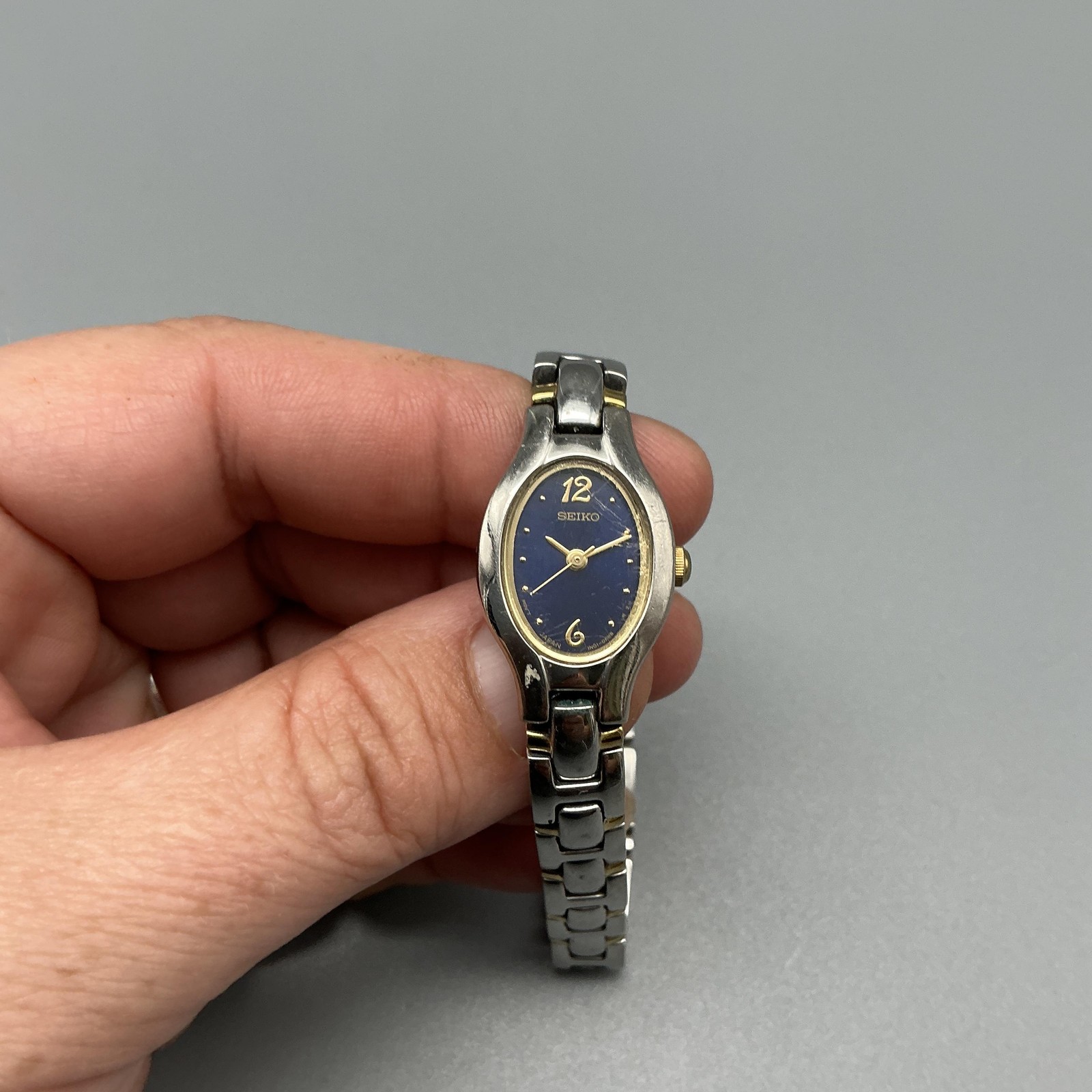 Seiko Womens Watch 17mm Blue Oval Dial Two Tone 1N01-0CT0 New Battery 7.5″