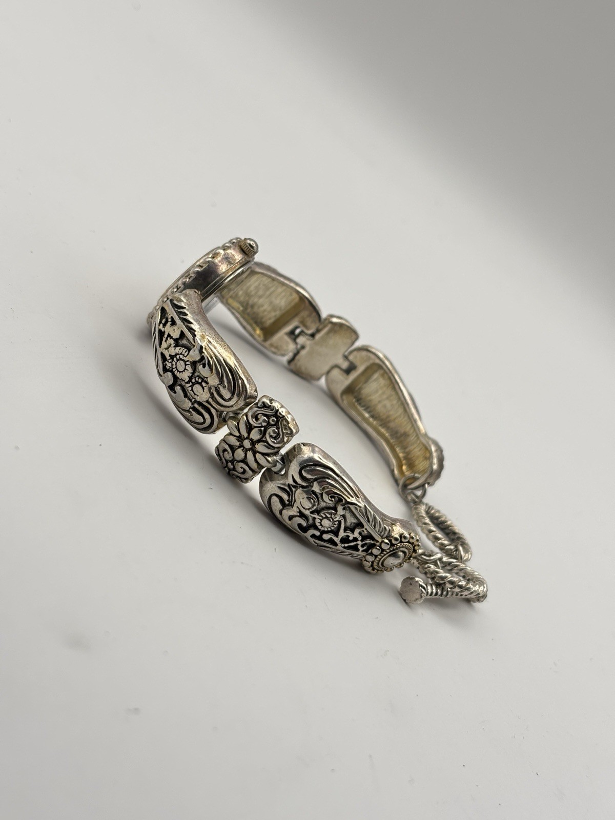 Vtg Women’s Geneva Analog Watch Victorian Silver Tone Working D8908 #8.1