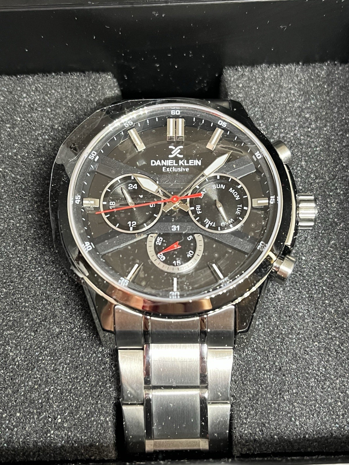 Daniel Klein Exclusive Men Black Watch Steel Plating 5 ATM Silver Tone Day Date