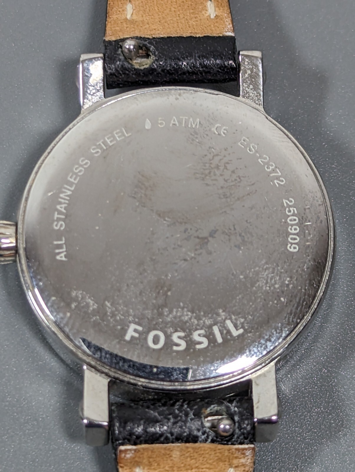 Fossil ES-2372 Silver Tone date Indicator Dial Round Case Black Band Watch