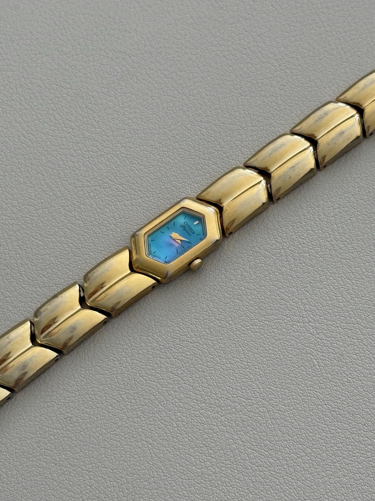 Vintage Citizen Elegance Ladies Quartz Watch Blue MOP Dial 13mm 2200-229681