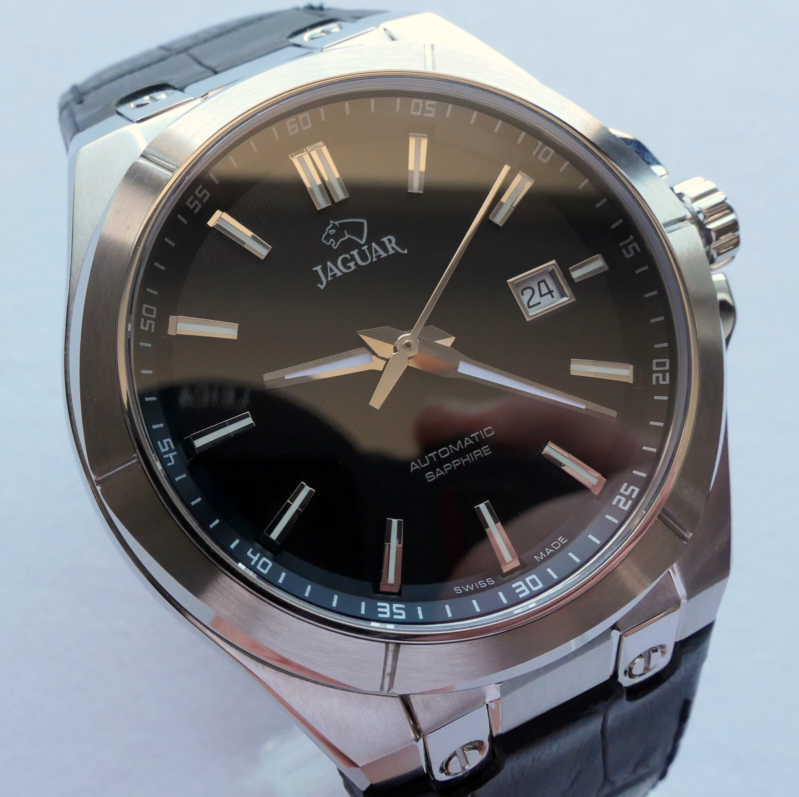 Jaguar Classic Coupe Art Deco Car Accessory Swiss Made Luxury Automatic Watch