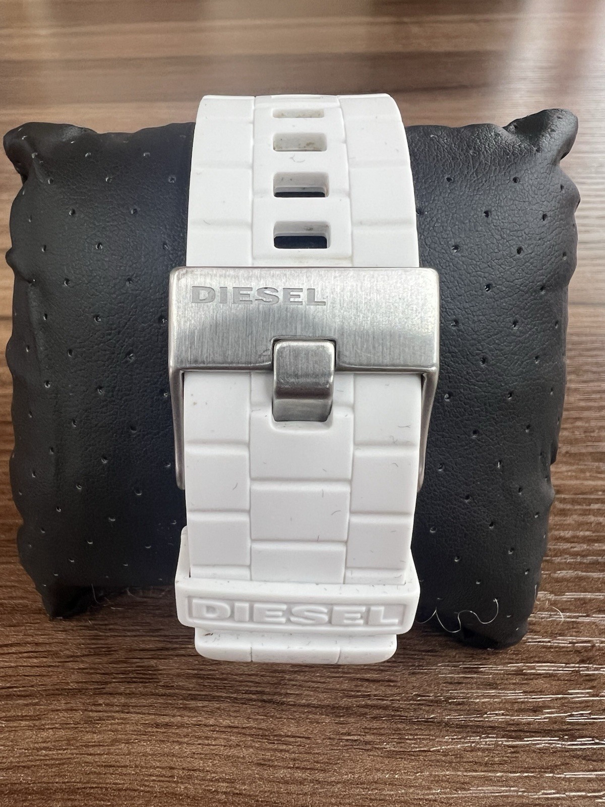 Diesel Analog Round Wristwatch White Dial/Case/Band Arabic & Stick Indices Box