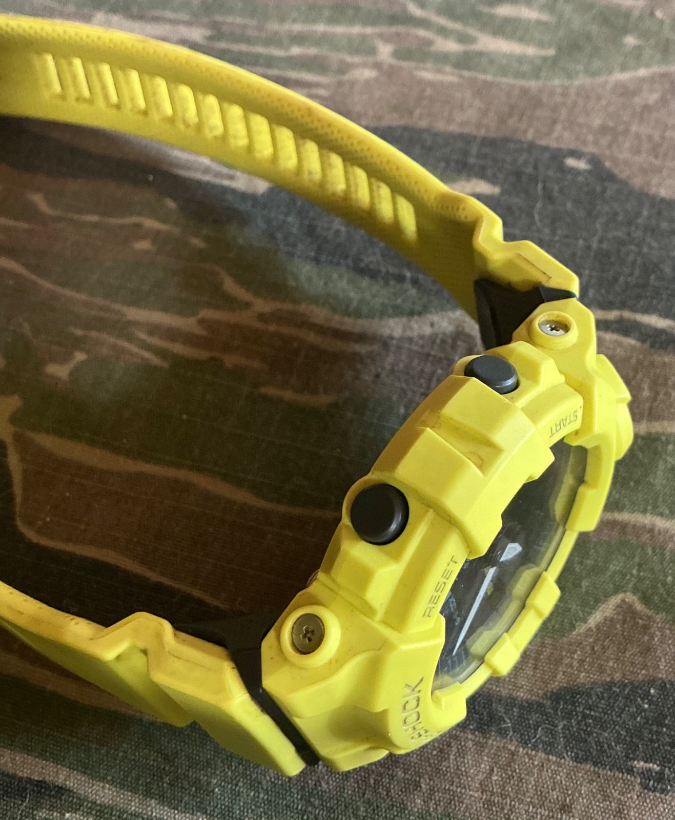 Casio G Shock Watch GBA-800 Rare Color Yellow