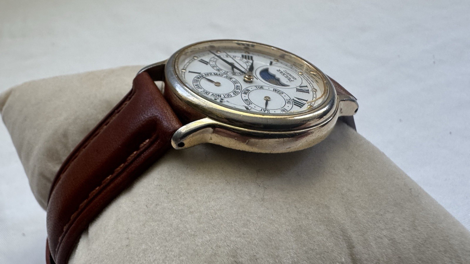 Vintage Pulsar Moon Phase Calendar Quartz Watch 34mm V33F-7020 New batt. Japan