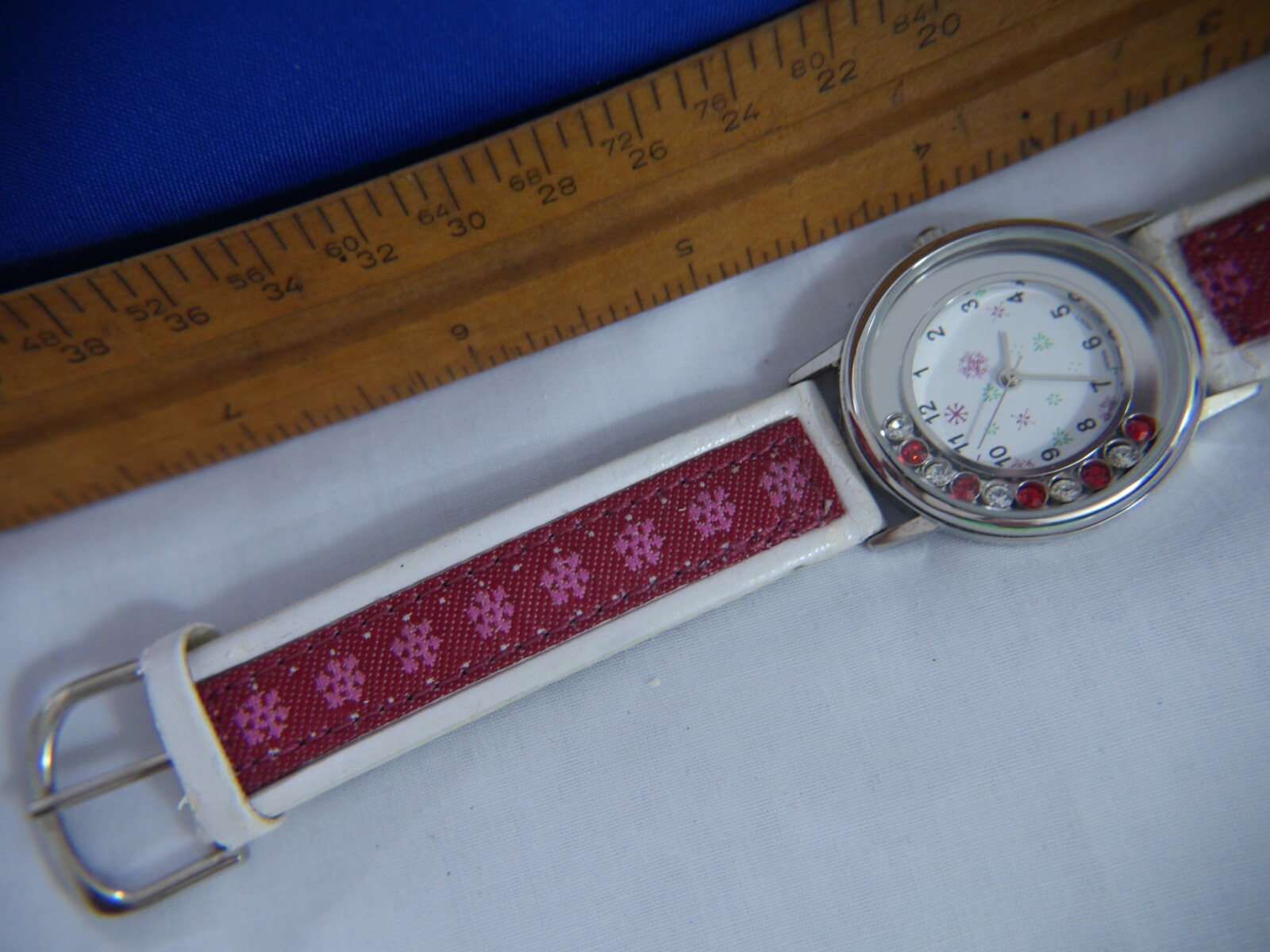 Sliding RED & CLEAR RHINESTONES snow CLOTH SILVERTONE watch works new battery