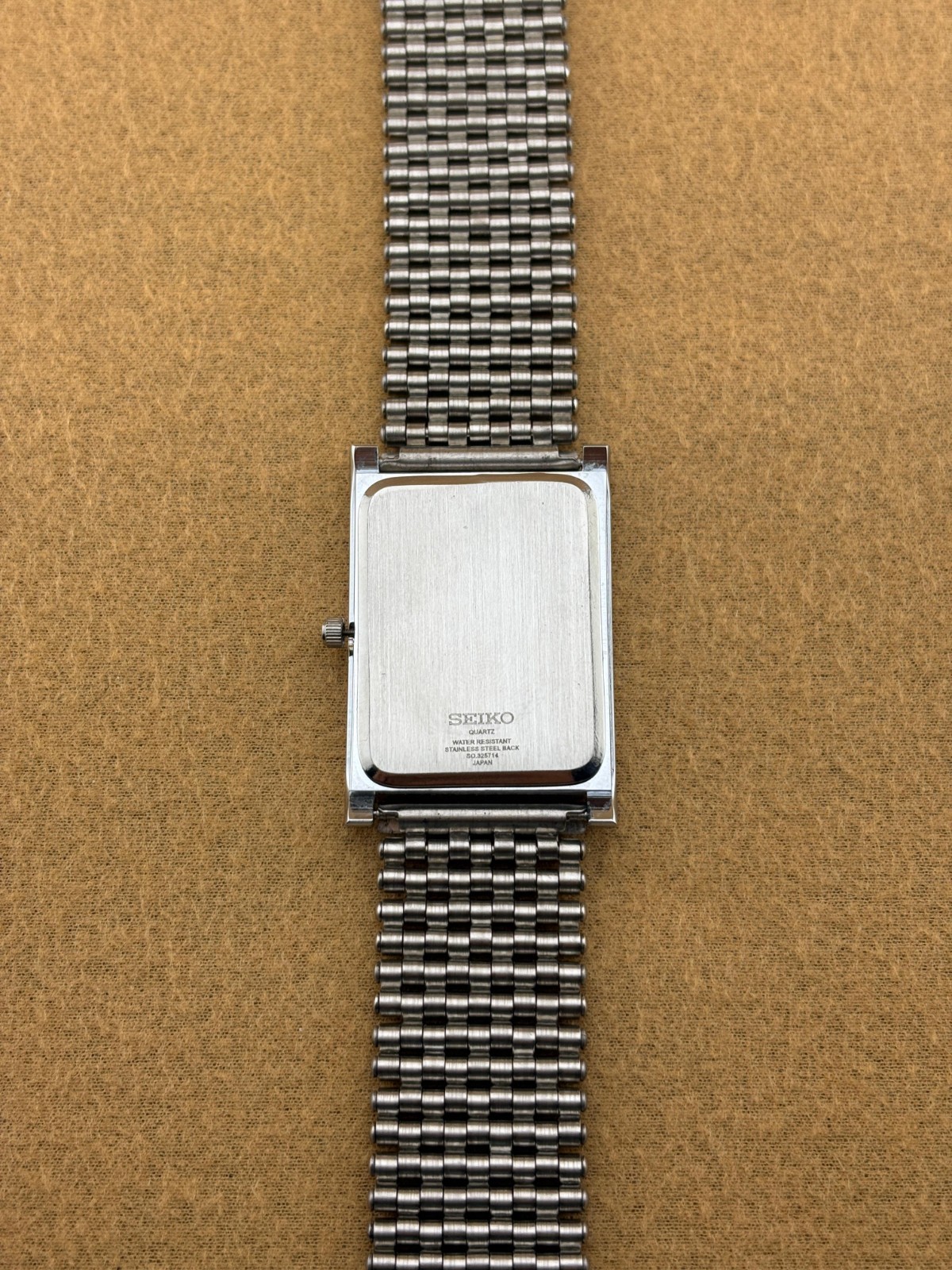 BLACK SILVER Vintage Seiko Slim Quartz Men’s Wristwatch