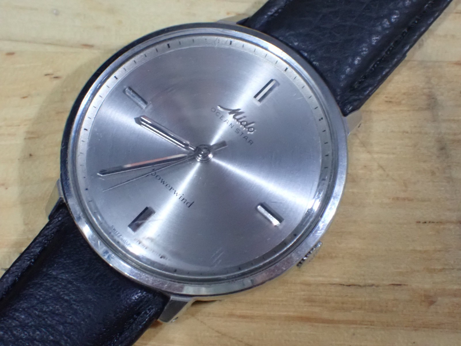 Mido Ocean Star Powerwind Men’s Self-Winding Wristwatch runs Stainless-Steel