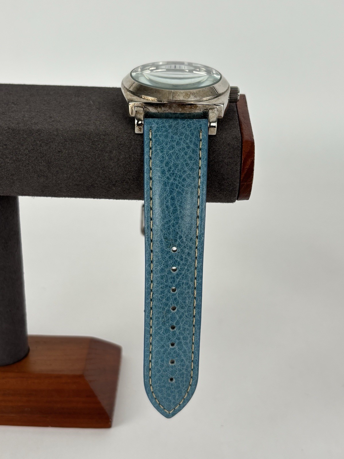 Joan Rivers Classics 40mm Silver Tone Quartz Watch w/Leather Band & New Battery