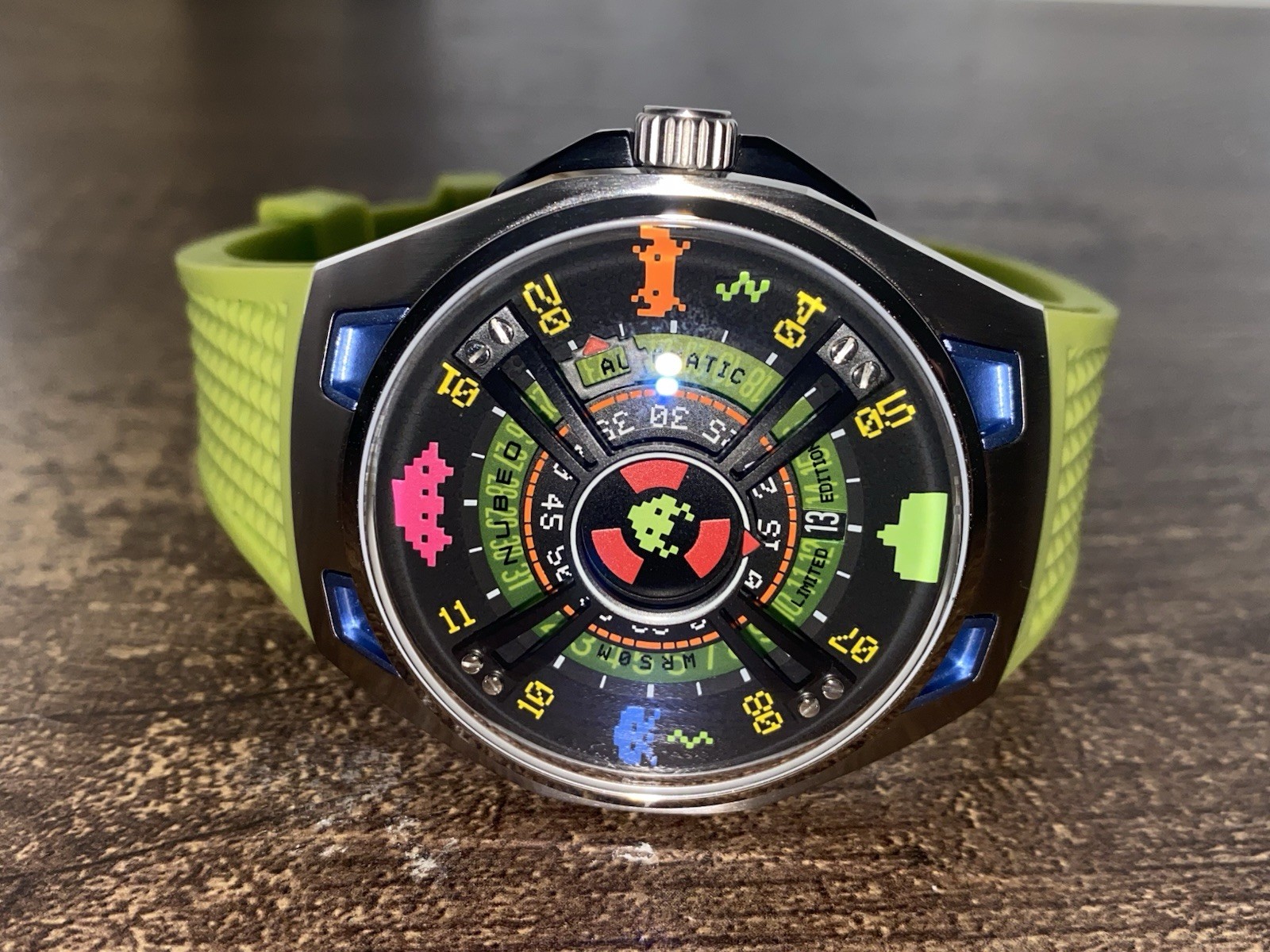 NUBEO SPACE INVADERS 👾 MYSTERY WATCH COOL UNIQUE FUTURISTIC SPACE AGE CRAZY 🛸